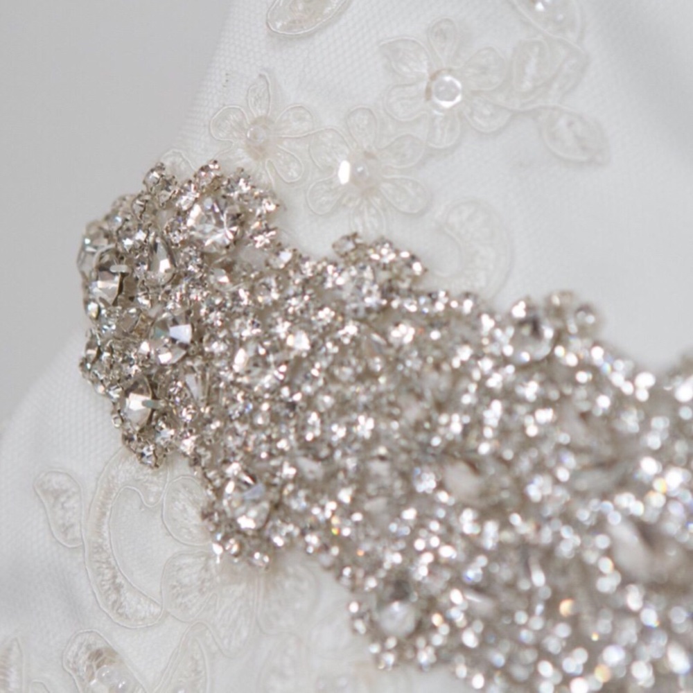 Luxurious Queen Shine Bridal Sash Belt, 2 colors - Picture 4 of 8